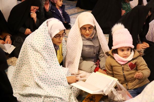 مراسم قرائت دعای ام داوود در امامزاده سید عباس بن موسی (ع) در بجنورد 