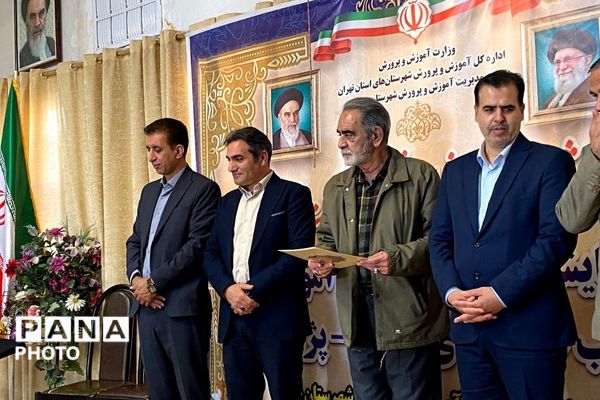 پژوهشگران نوجوان پیشوا روی سکوی افتخار