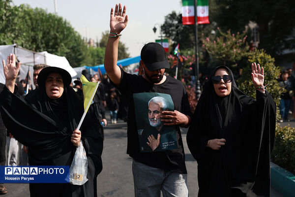 موکب «عشاق‌الحسین» سازمان دانش آموزی در راهپیمایی خانوادگی جاماندگان اربعین حسینی - تهران