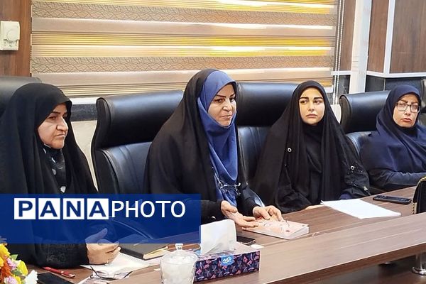 نشست بانوان ادارات چهاردانگه با "طعم کتاب"