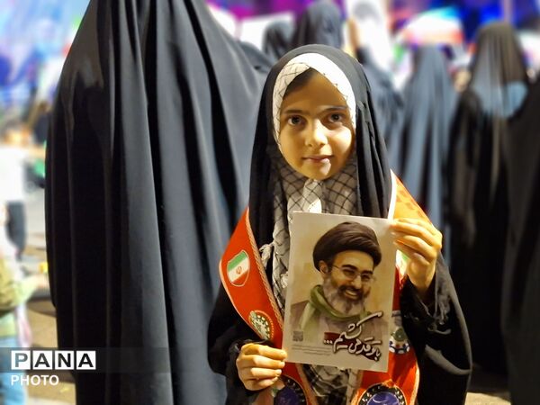 پویش با تو بزرگ شدیم و با تو قد می‌کشیم در رشتخوار