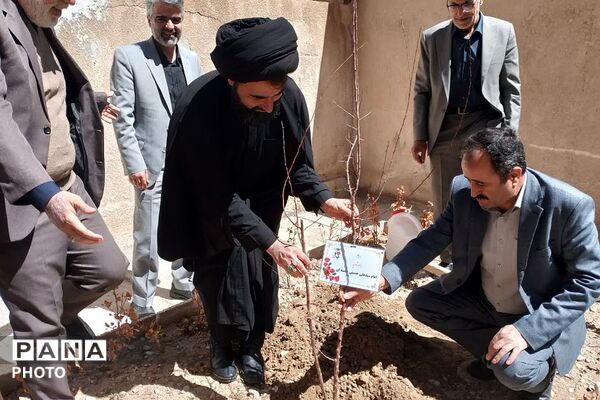 برپایی نمایشگاه منظومه فکری رهبر شهید در فیروزکوه