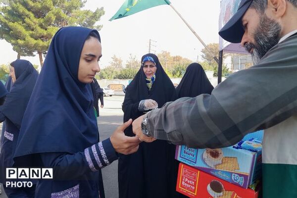 تجلی فرهنگ رضوی در دبیرستان طلوع‌فجر ملارد با برپایی موکب چایخانه حضرت الرضا(ع)
