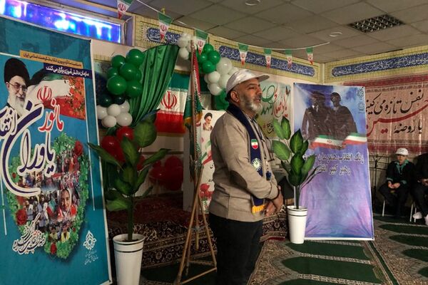 اجرای مانور یاوران انقلاب توسط دانش‌آموزان دبستان شاهد شهید قدوسی ناحیه 2 شهرری 