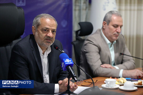 نشست صمیمی وزیر آموزش و پرورش با مدال آوران المپیادهای جهانی