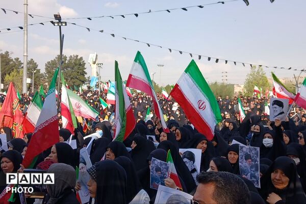 تجدید بیعت فرهنگیان و دانش آموزان بصیر و غیور  پاکدشت  با رهبر معظم انقلاب