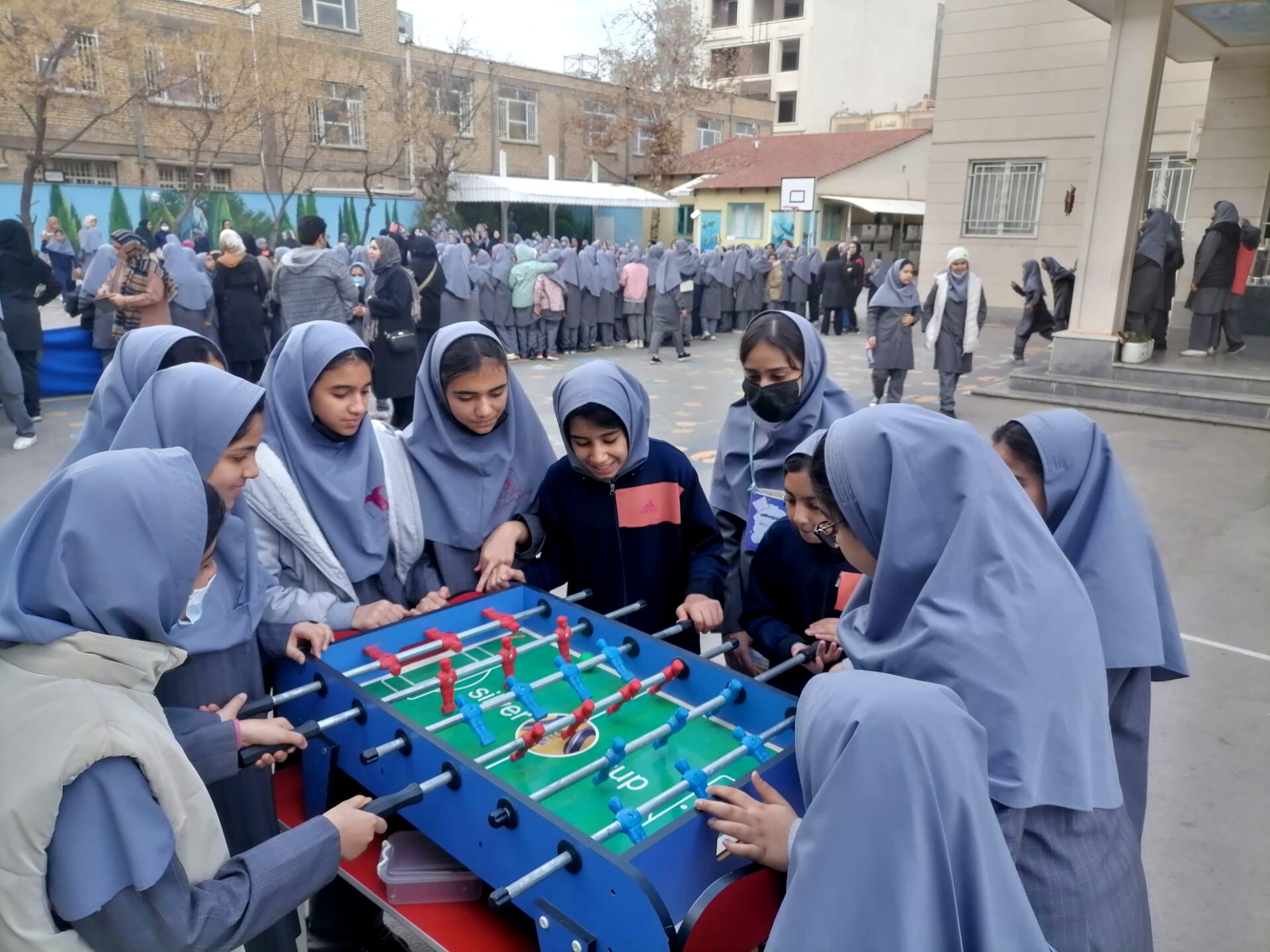 مسابقه جذاب مادر و دختر در دبستان مصلی نژاد حضرت زینب(س)