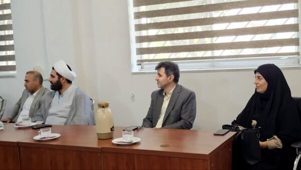جلسه هم‌اندیشی رئیس سازمان دانش‌آموزی استان با مدیران مدرسه