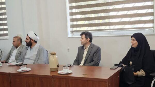 جلسه هم‌اندیشی رئیس سازمان دانش‌آموزی استان با مدیران مدرسه