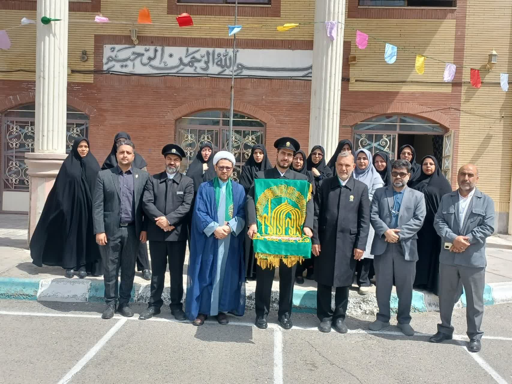 استقبال دانش‌آموزان بیرجندی از خادمان حرم امام رضا(ع)
