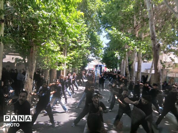 اوج ارادت مردم کرج به سرور آزادگان جهان  در عاشورای حسینی