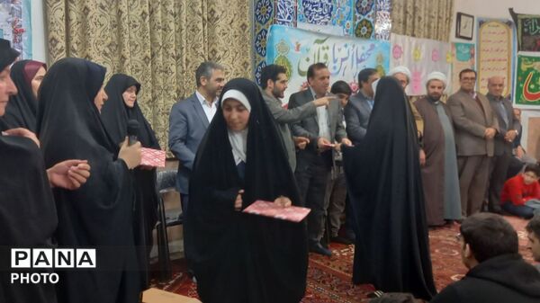 هنر دانش‌آموزان بر سفره افطار مسجد 