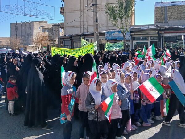 حضور پرشور فرهنگیان و دانش‌آموزان چاراویماق در یوم‌الله  ۱۳ آبان