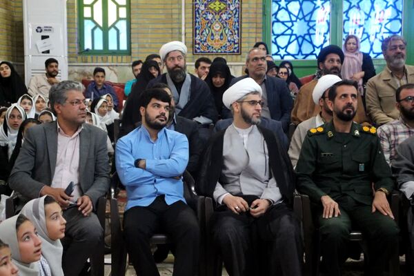 اجتماع استکبار ستیزی و رویداد پلاکاردنویسی دانش‌آموزان سمنان