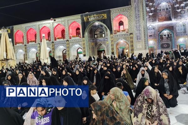 برگزاری نماز جماعت در حرم مطهر امام رضا (ع)