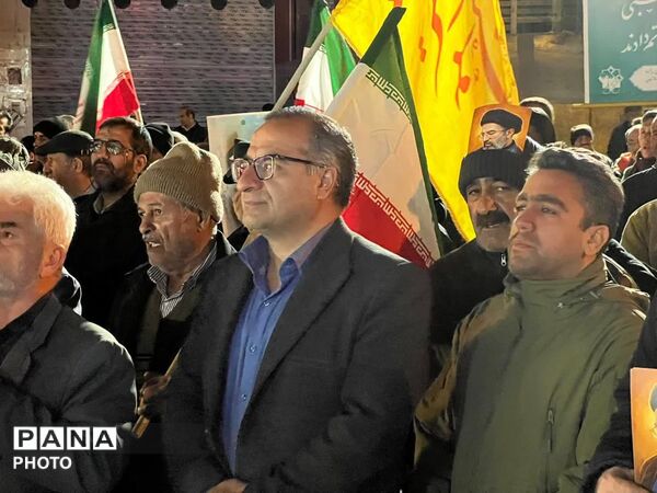 مردم فیروزکوه اجتماع امشب را در کنار دو مهمانانشان گذراندند