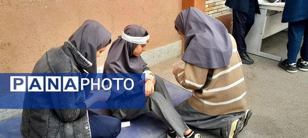 مانور سراسری زلزله در دبیرستان حداد 