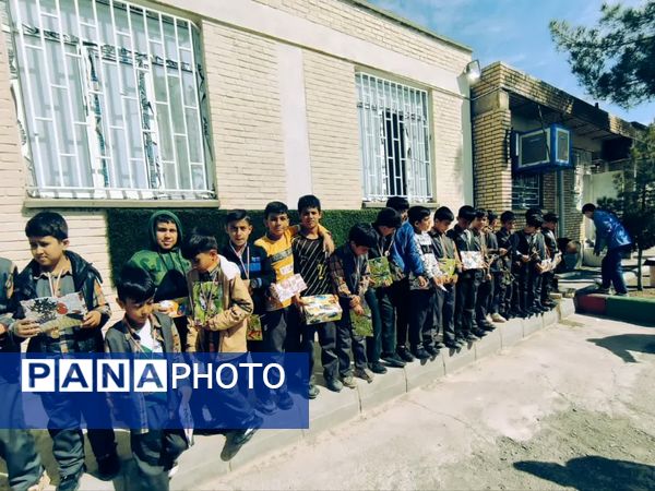 برگزاری مراسم تقدیر واهدای جایزه به دانش آموزان دبستان شهید پسندیده فدافن