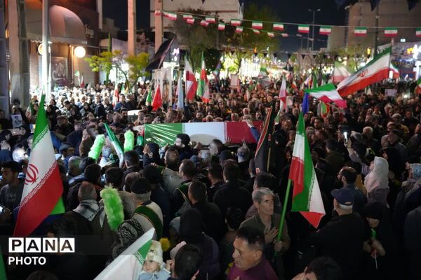 اجتماع باشکوهی فرهنگیان استان البرز در چهلم شهادت رهبر و دانش‌آموزان میناب