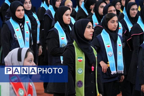 بهارستان دو صحنه همفکری، همدلی و همکاری پیشتازان در همایش یاوران انقلاب
