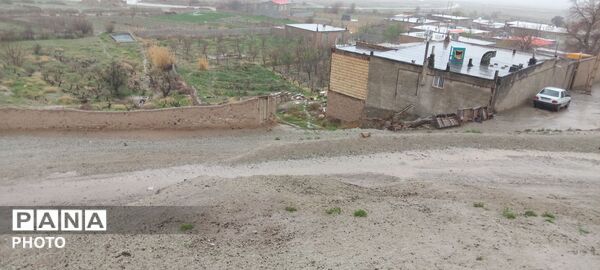 بارش باران بهاری در روستا بتو 