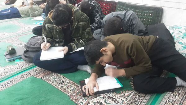 حلقه‌های معرفتی دانش‌آموزان معتکف دبیرستان ماندگار امام صادق(ع) قم