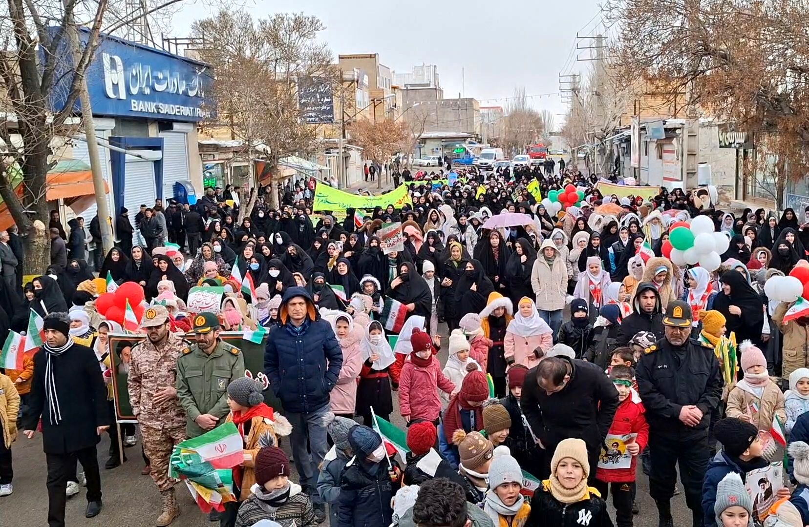 رقص قطرات در آسمان انقلاب و برومندی ملت در آغوش ابرهای رحمت