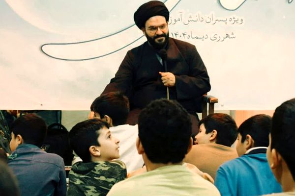 حضور دانش‌آموزان معتکف ناحیه دو شهرری در جلسات بصیرتی