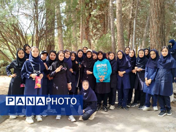 اردوی تفریحی تشویقی دانش‌آموزان دبیرستان زنده یاد رقیه مظفری‌نیا 
