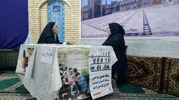 میزخدمت رایگان به‌مناسبت روز پرستار در ماهدشت‌ کرج