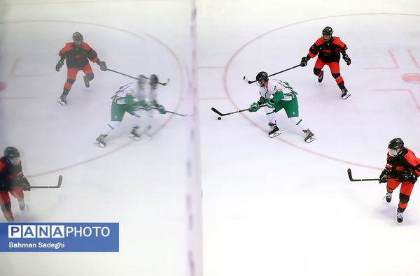 دیدار تیم ملی هاکی روی یخ ایران و تیم جوانان
