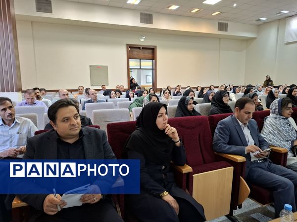 جلسه انجمن اولیا و مربیان در دبستان آرمینه مصلی نژاد ناحیه ۶ مشهد 