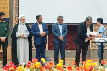 تجلیل از برگزیدگان مسابقه نامه ای به پدر و پسر و قائد شهید امت 