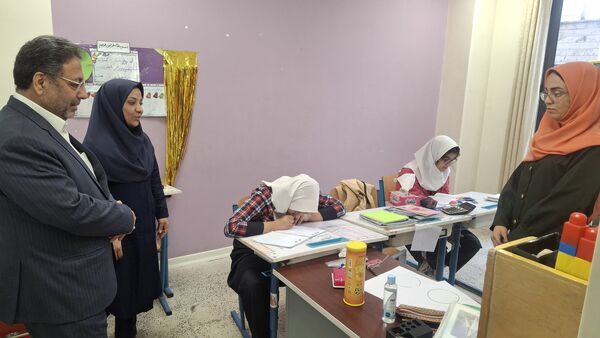 مدیر آموزش‌وپرورش منطقه ۱۴ تهران از کارکنان مدرسه اتیسم راد تقدیر کرد