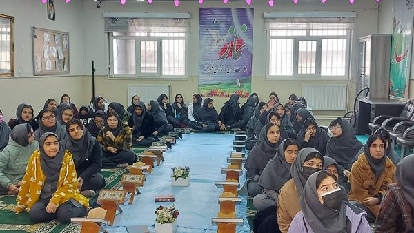 برگزاری جلسه توجیهی هدایت تحصیلی در مدرسه حضرت معصومه (س)

