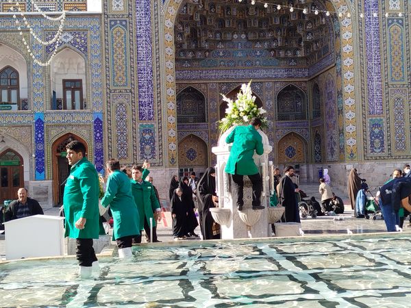 مشهد مقدس در تب‌وتاب جشن ولادت نخستین امام شیعیان  