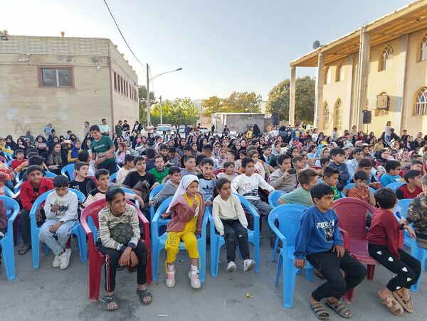 تماشاخانه سیار در شهر سفیددشت 