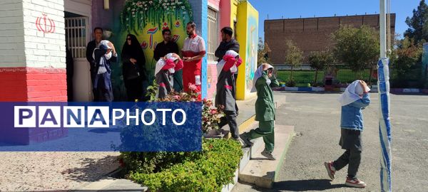 دانش‌آموزان دبستان دخترانه فرهنگیان با مهارت‌های اولیه امداد و نجات آشنا شدند