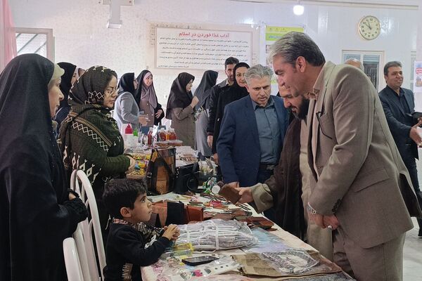 جشن یاوران انقلاب در دبیرستان محبی نیشابور 