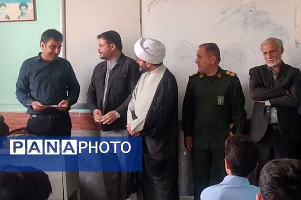 تجلیل از مدیر و کارکنان مدرسه نمونه رازی سعدآباد