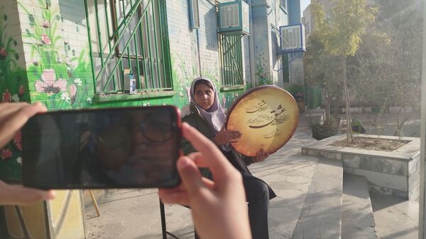 قلب‌های دبستان نیایش برای روز دختر، با نوا و سرود به تپش افتادند!