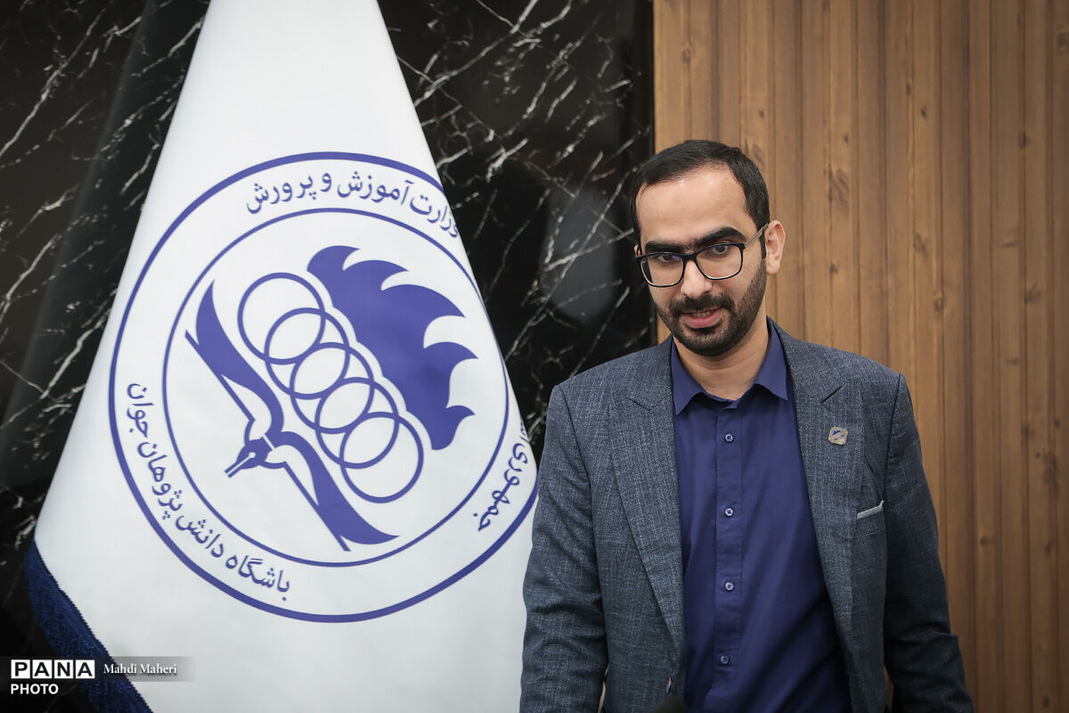 نشست خبری رئیس باشگاه دانش‌پژوهان جوان