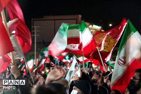 حضور جمعیت گسترده مردمی در یادبود شهادت امام خامنه‌ای