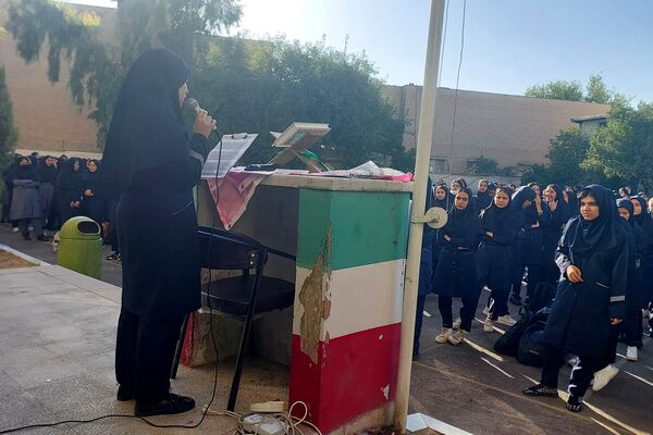 جشن آغاز سال تحصیلی جدید در دبیرستان شهید محمدتقی دستغیب