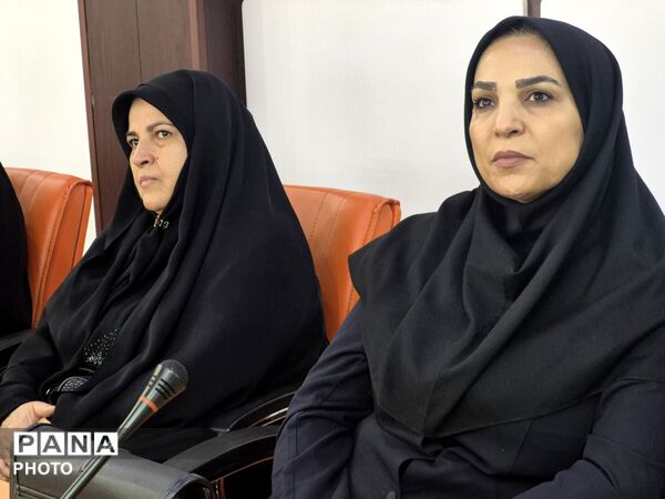 معلمان نمونه در قاب افتخار آموزش و پرورش منطقه ۵
