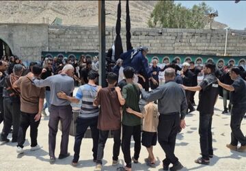 مراسم عزاداری ظهر عاشورا در حسینیه امام جعفر صادق(ع) روستای بناب بندرخمیر