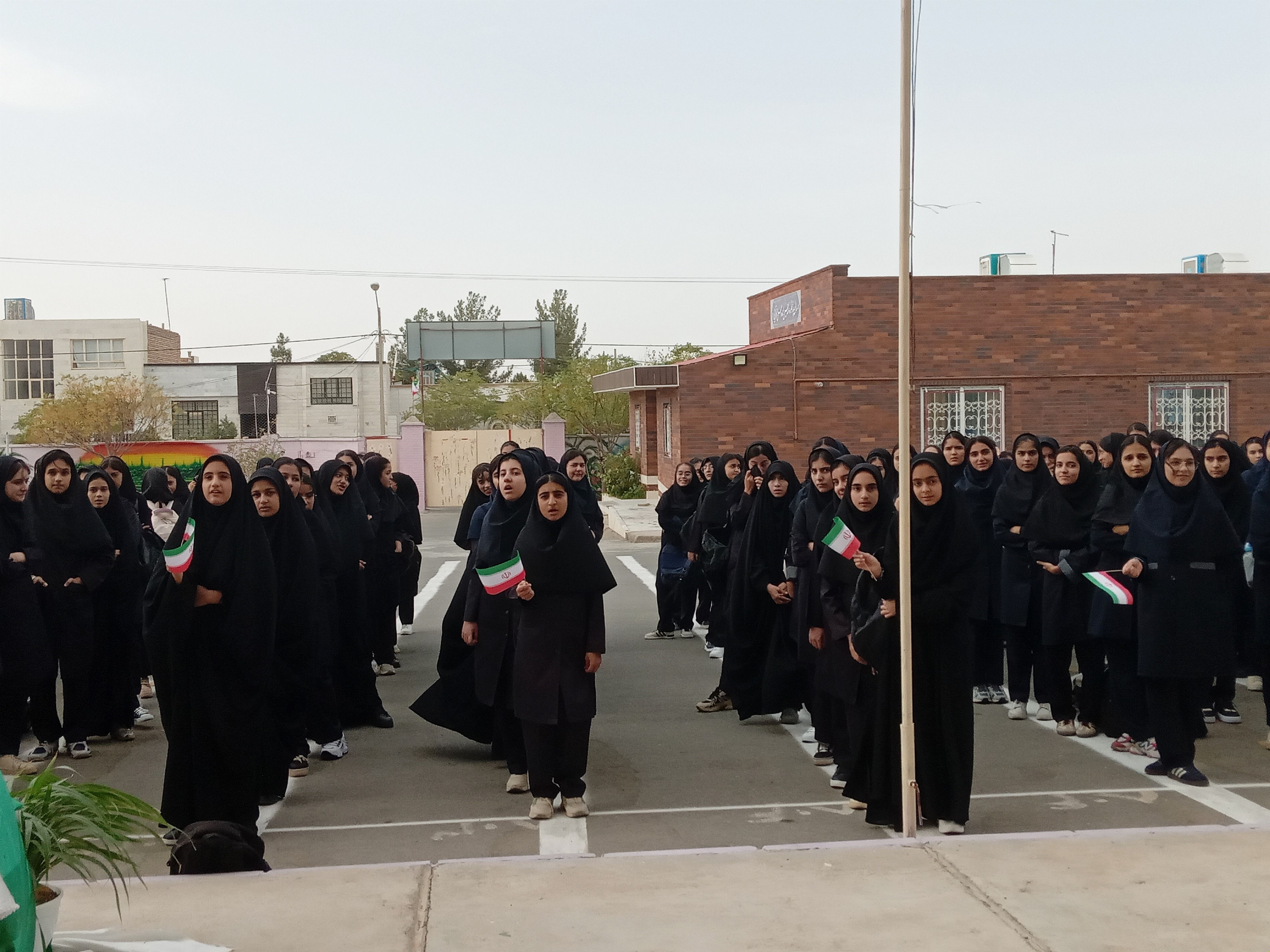 جشن آغاز سال تحصیلی جدید در دبیرستان فرهنگ فخرایی