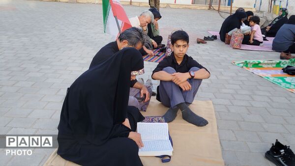 زمزمه دعای عرفه در جوار پنج شهید گمنام بلوار گلها نیشابور 