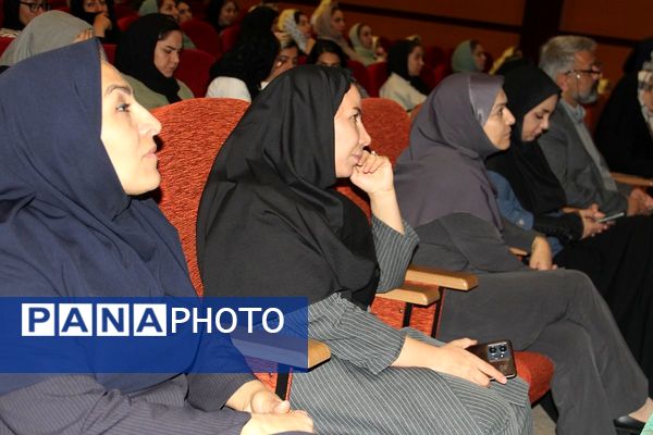 برگزاری جلسه انتخاب انجمن اولیاء و مربیان در سالن سجادیه بهارستان دو