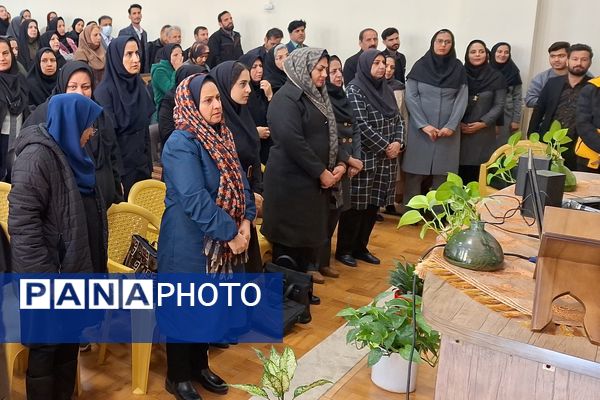 صعود به قله‌های تکنولوژی و فناوری با ارتقا سواد دیجیتال معلمان 